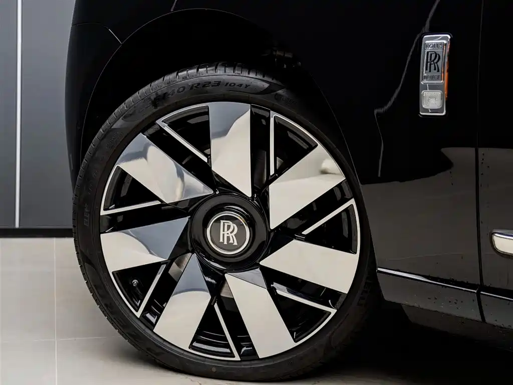 Rolls-Royce Cullinan 2025 Four-Seater Edition