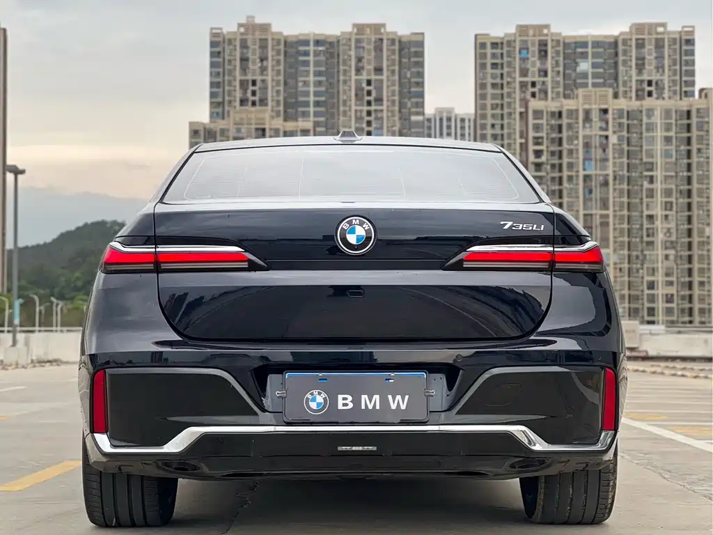 BMW 7 Series 2023 735Li M Sport Package