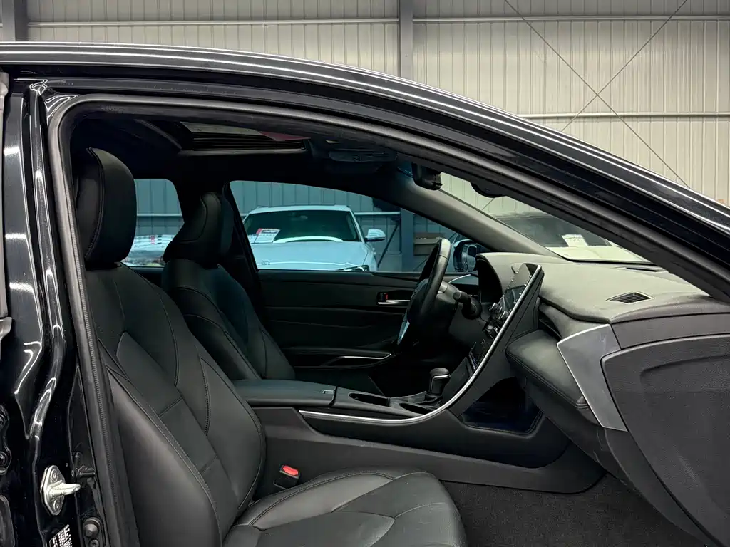 Asia Dragon 2022 2.0L Luxury Edition