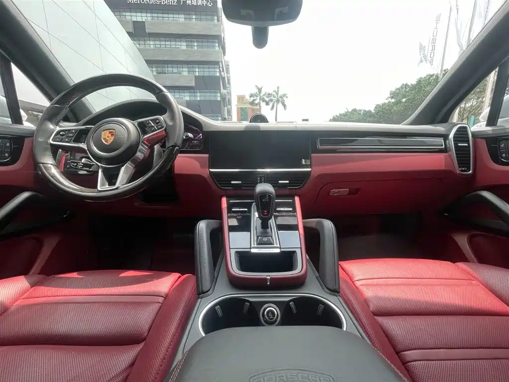 Porsche Cayenne 2023 3.0T Platinum Edition
