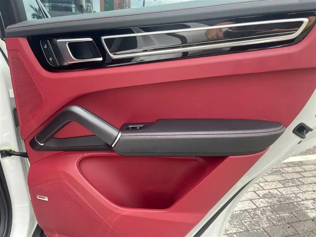 Porsche Cayenne 2023 3.0T Platinum Edition