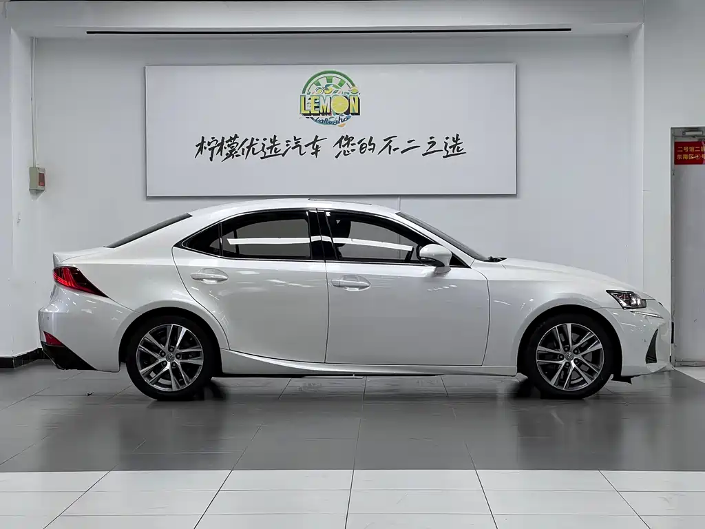 Lexus IS 300 2017