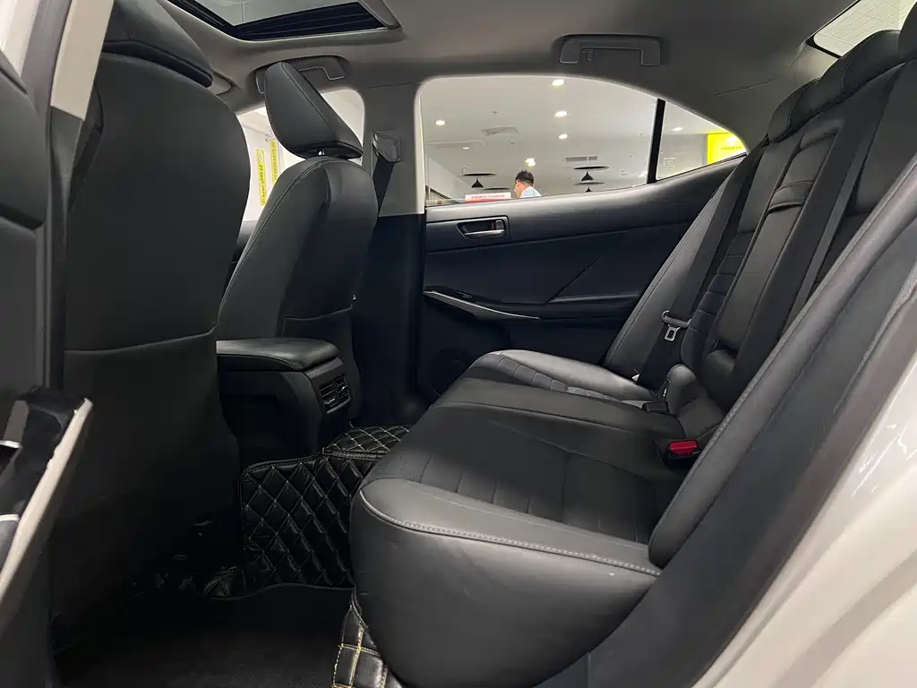 Lexus IS 300 2017