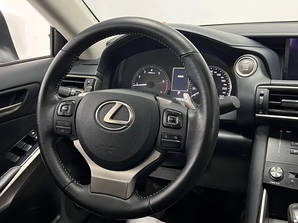 Lexus IS 300 2017
