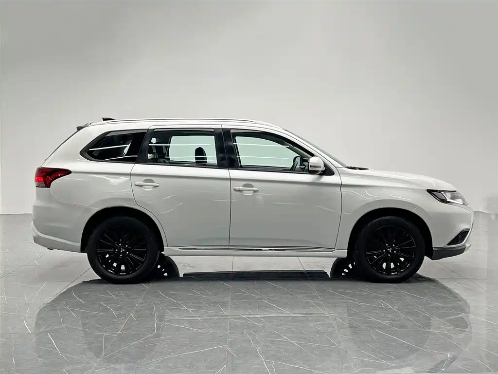 Outlander 2021 2.0L 2WD Changxiang Edition 5-Seater
