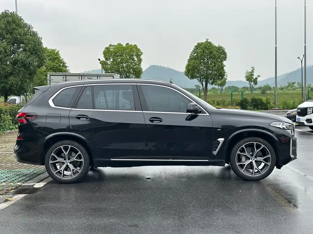 BMW X5 2025 xDrive 30Li Prestige Edition M Sport Night Package