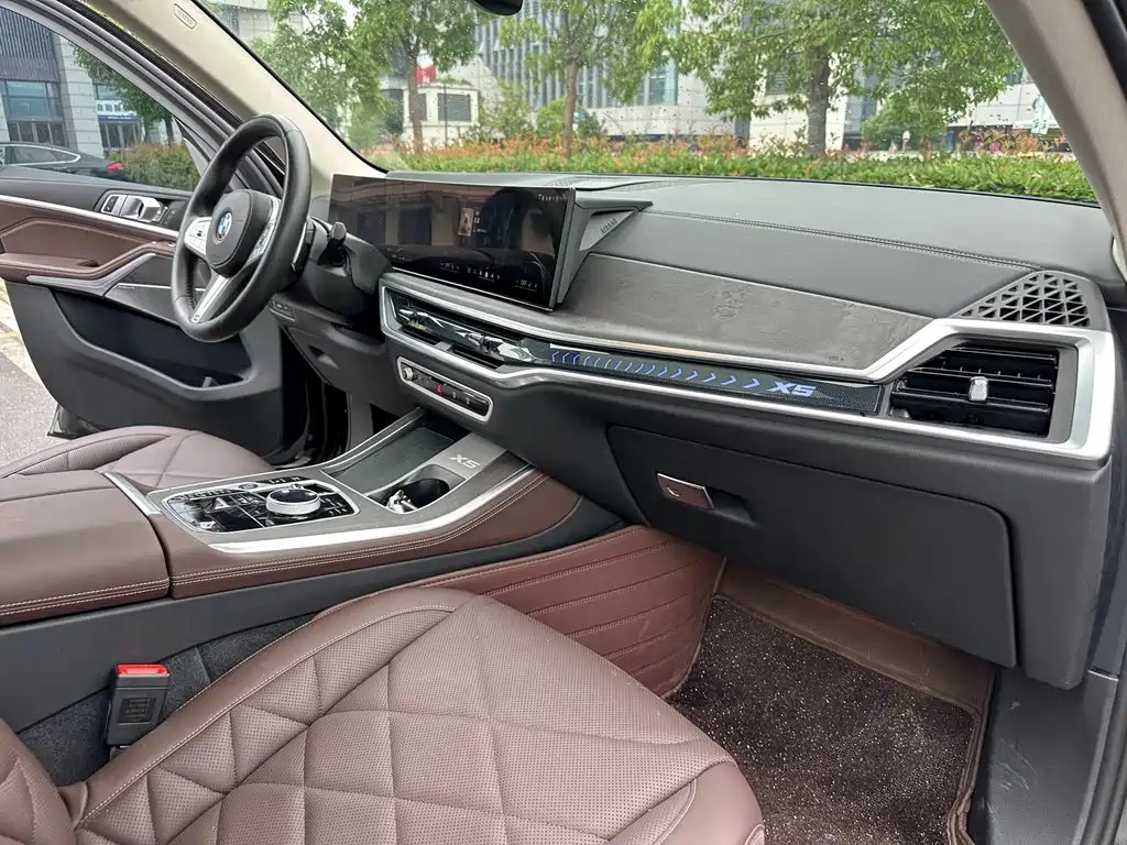 BMW X5 2025 xDrive 30Li Prestige Edition M Sport Night Package