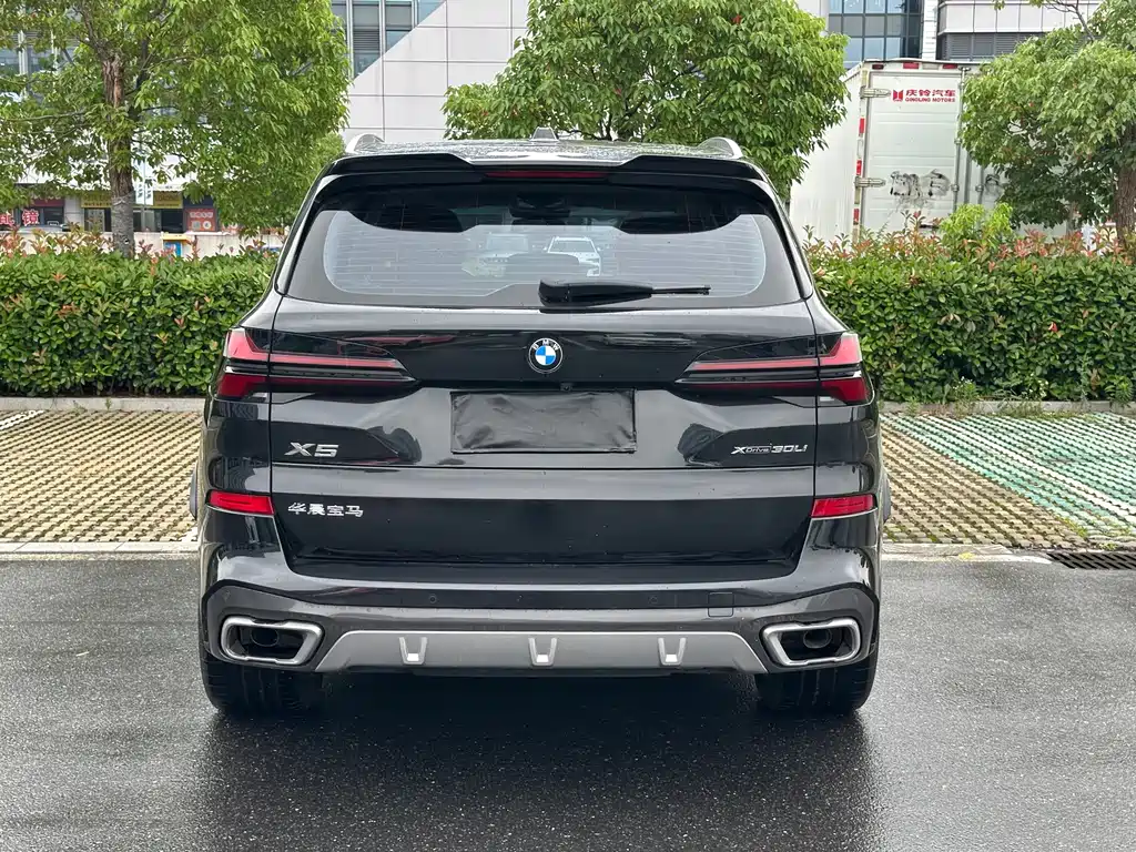 BMW X5 2025 xDrive 30Li Prestige Edition M Sport Night Package