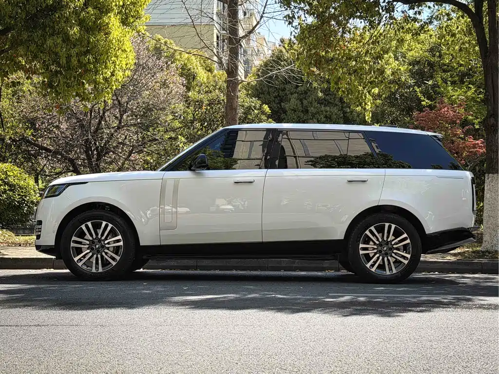 Land Rover Range Rover 2023 3.0 L6 400PS Autobiography LWB