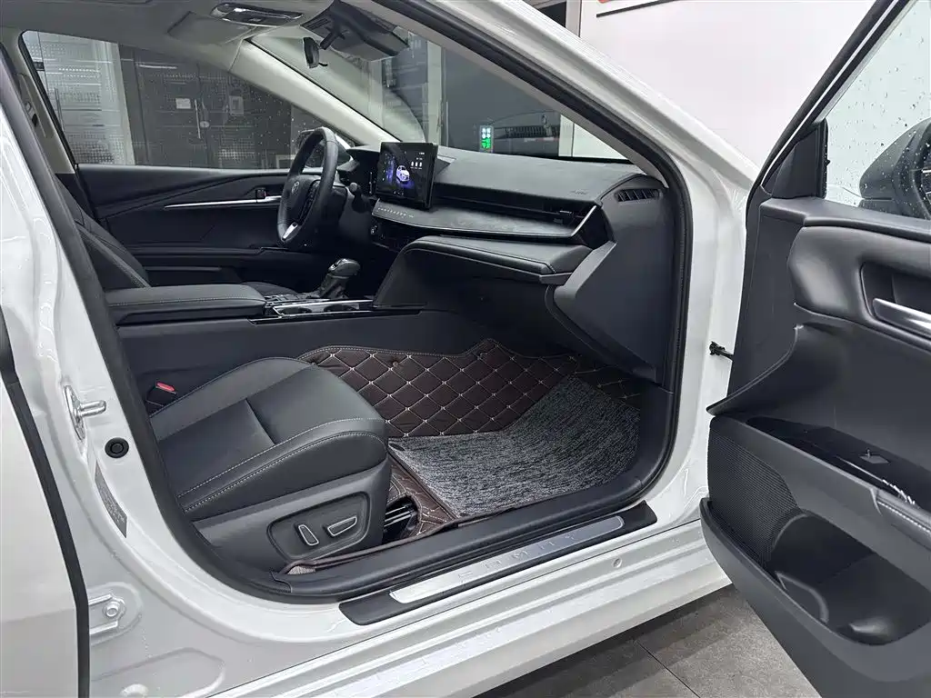 Toyota Camry 2024 Hybrid 2.0HGVP Luxury Edition