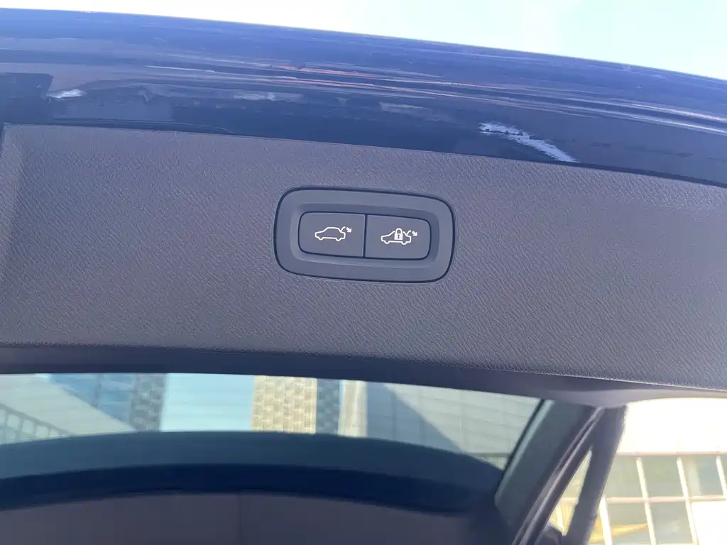 Volvo XC90 2025 B5 Core 5-Seater