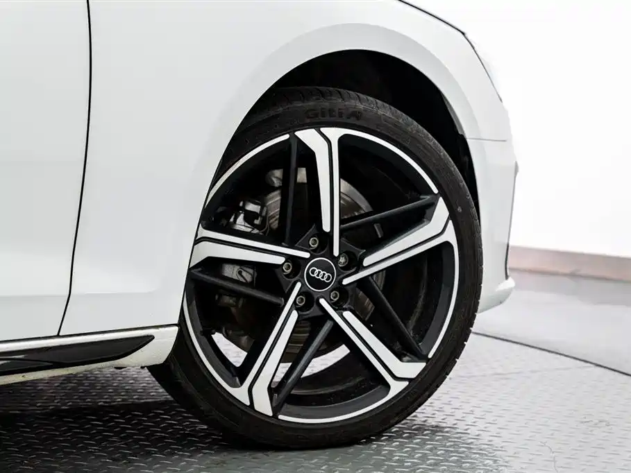 Audi A4L 2024 40 TFSI Luxury Dynamic Edition