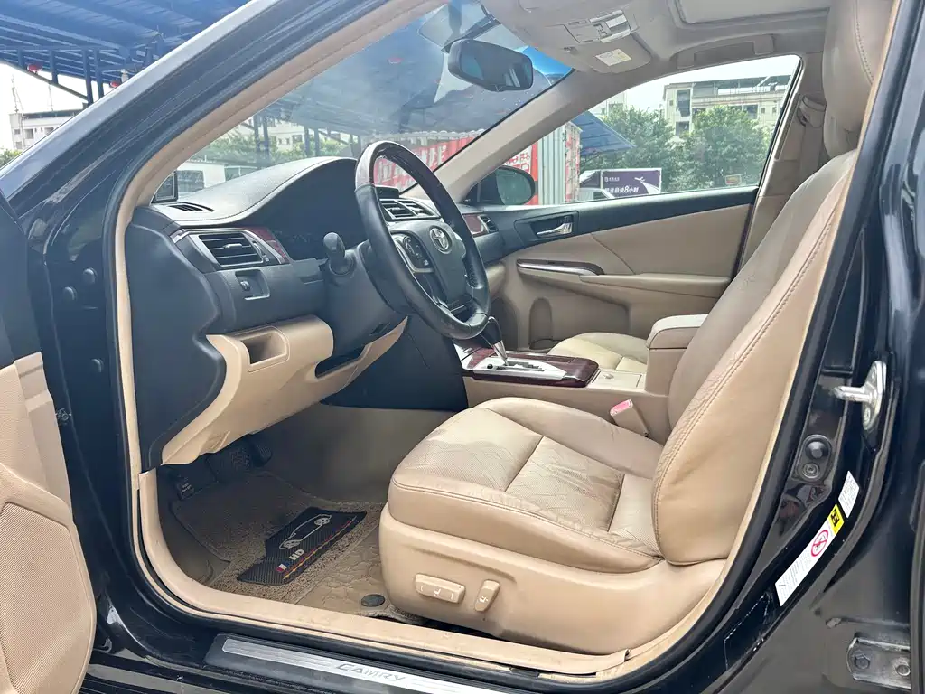 Camry 2012 2.0G Luxury Edition