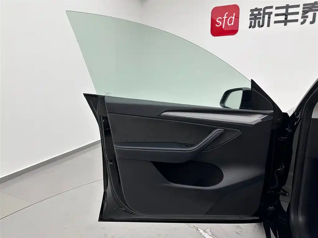 Tesla Model Y 2023 Long Range All-Wheel Drive