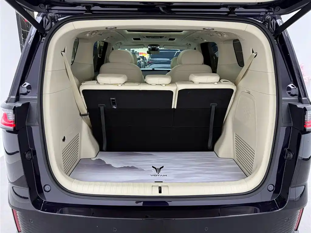 Voyah Dreamer 2024 PHEV Ultra Long Range Flagship Edition