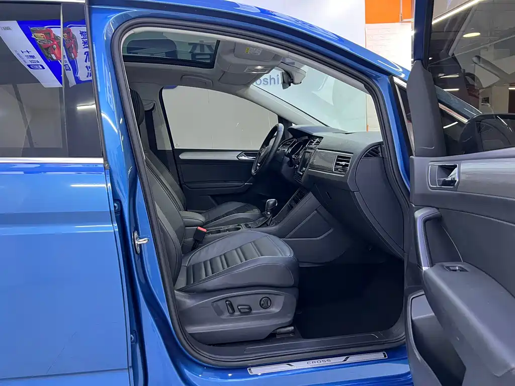 Volkswagen Touran L 280 TSI DSG Cross 7-Seater 2021