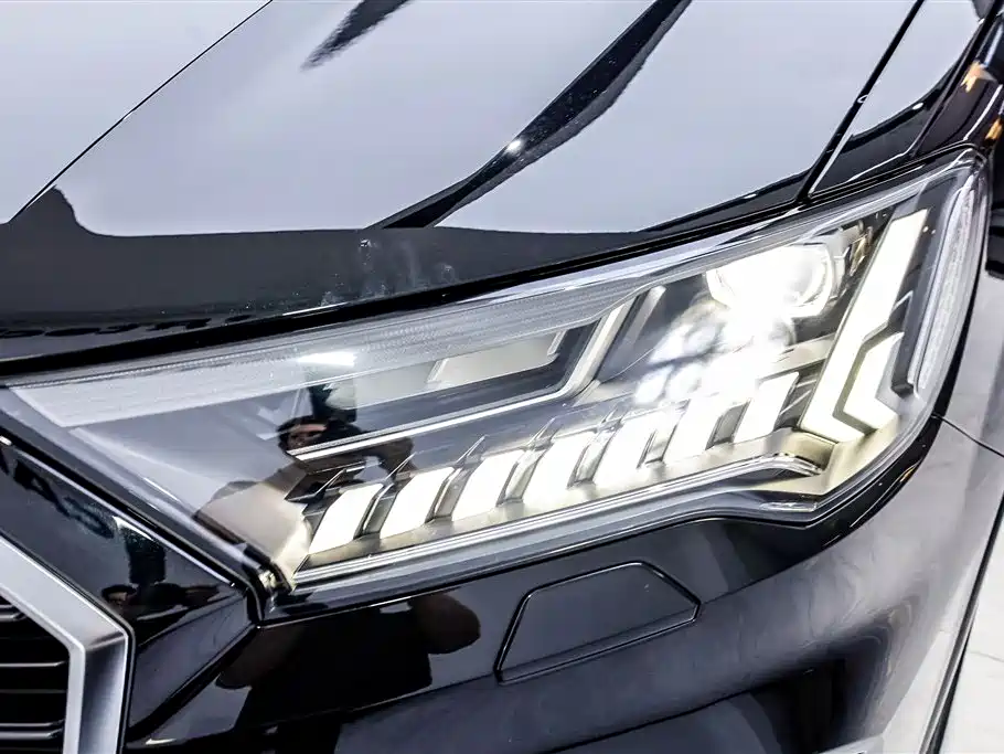 Audi Q7 2023 45 TFSI quattro S line Sport