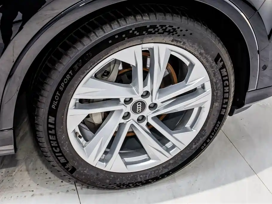 Audi Q7 2023 45 TFSI quattro S line Sport