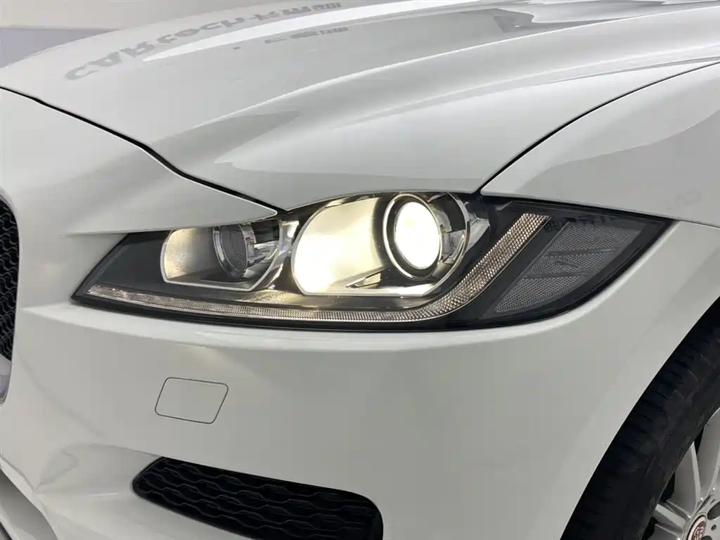 Jaguar F-PACE 2018 2.0T AWD Urban Prestige Edition