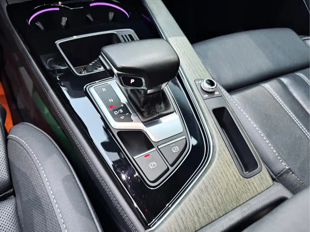 Audi A4L 2023 40 TFSI Premium