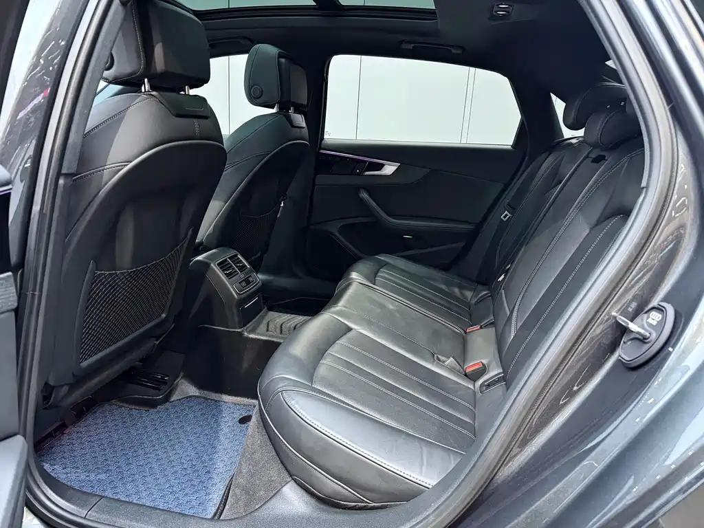 Audi A4L 2023 40 TFSI Premium