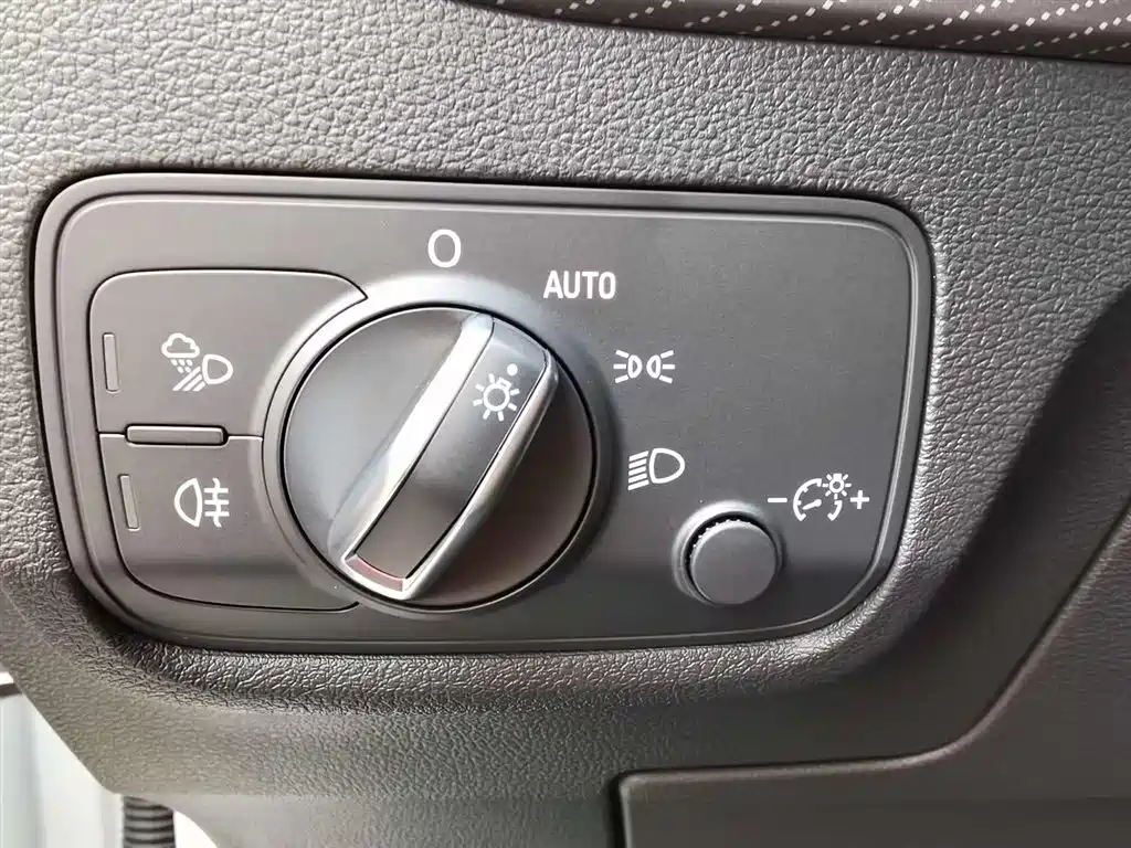 Audi Q2L 2023 35TFSI Fashion Dynamic Edition