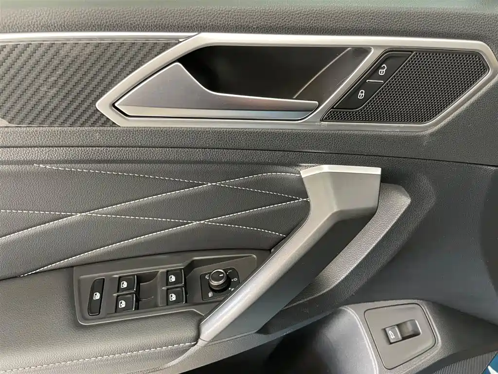 Volkswagen Tiguan L 2022 330TSI Automatic FWD R-Line Yue Xiang Edition