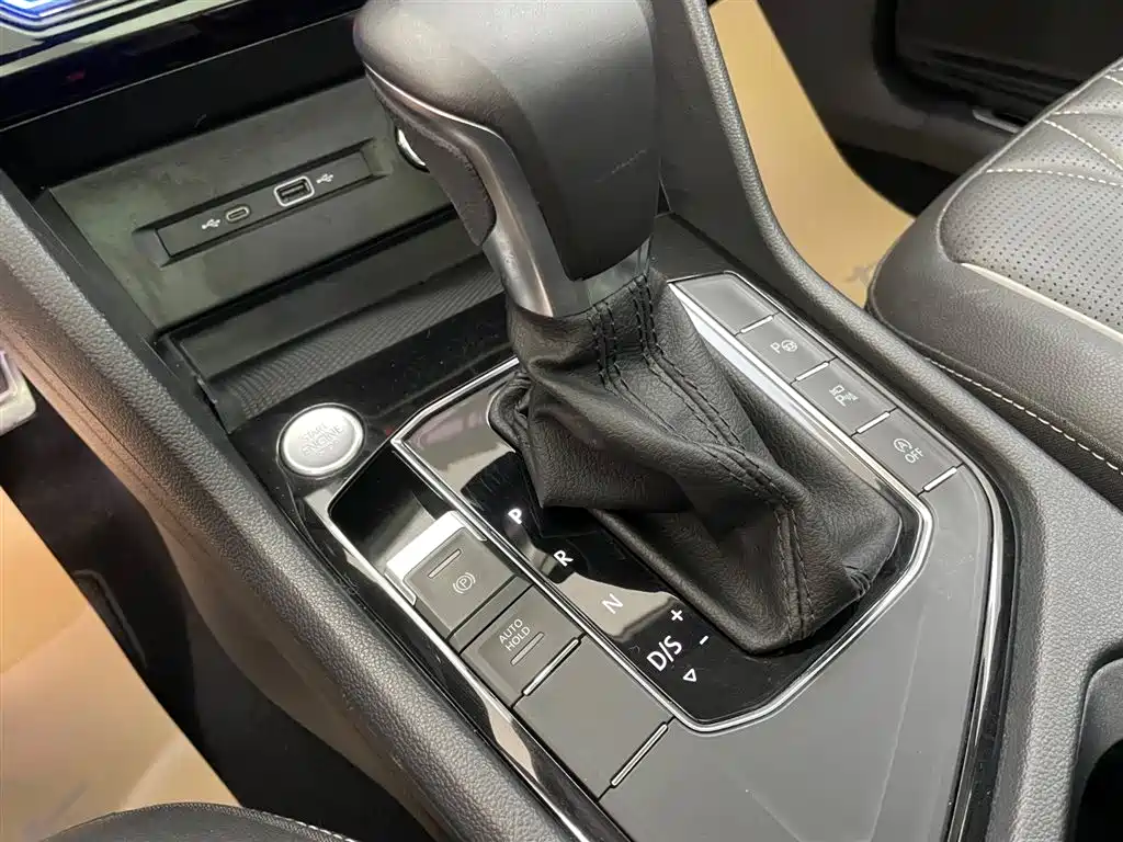 Volkswagen Tiguan L 2022 330TSI Automatic FWD R-Line Yue Xiang Edition