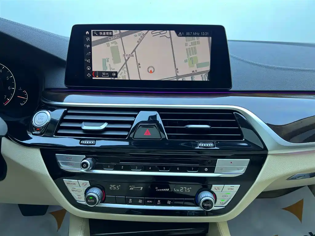 BMW 5 Series 2019 525Li Luxury Package
