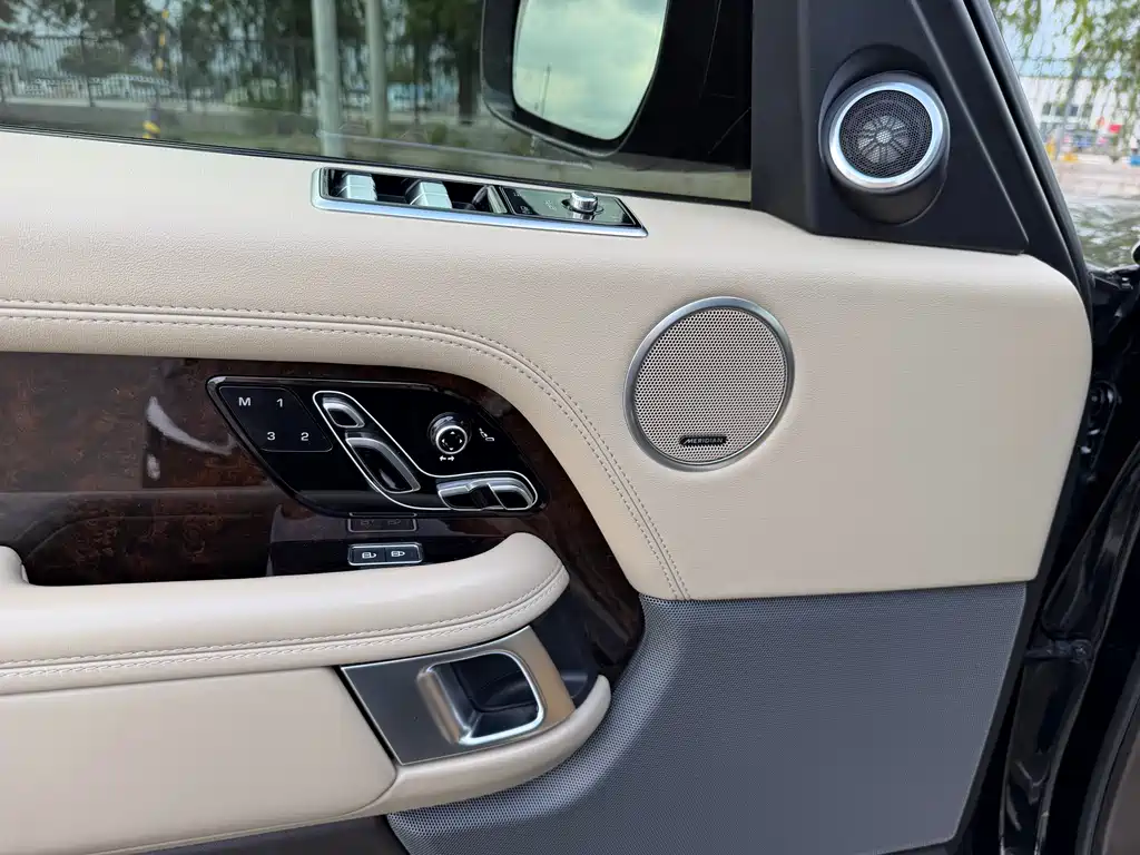 Range Rover 2022 3.0 L6 400PS Heritage Extended Classic Edition