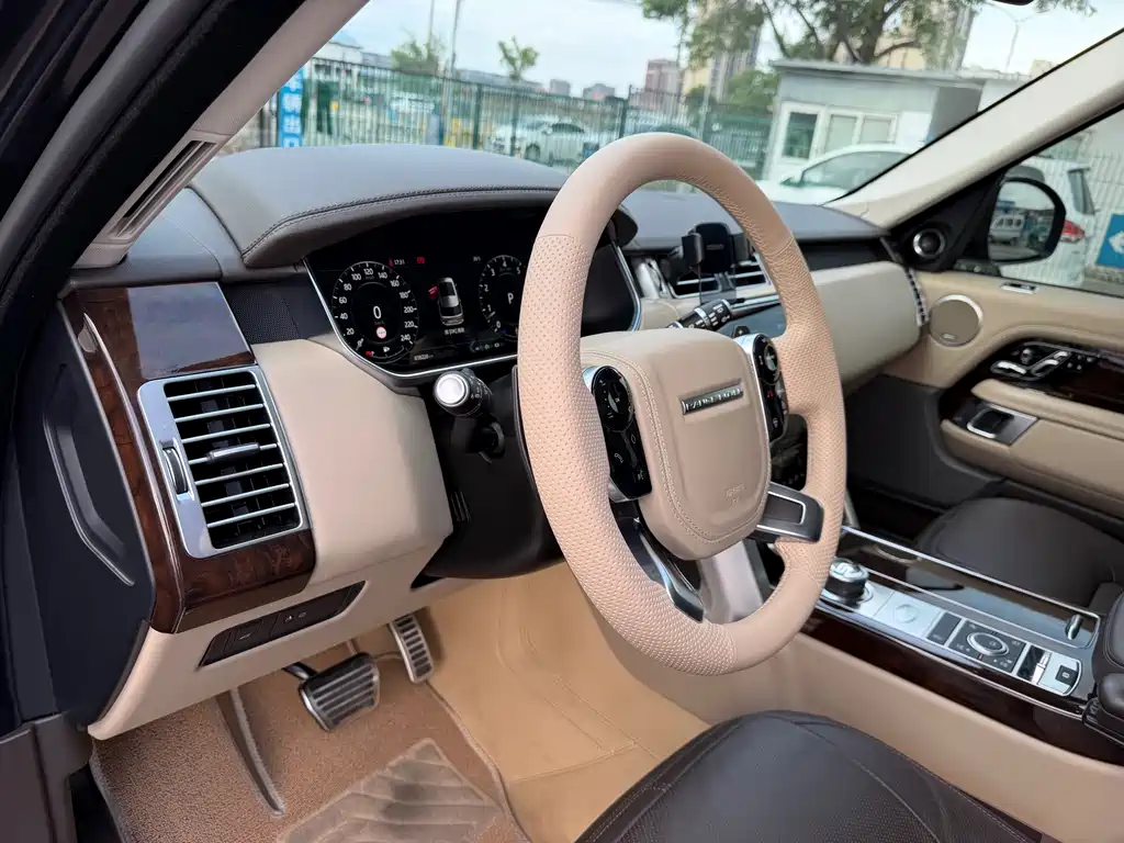 Range Rover 2022 3.0 L6 400PS Heritage Extended Classic Edition