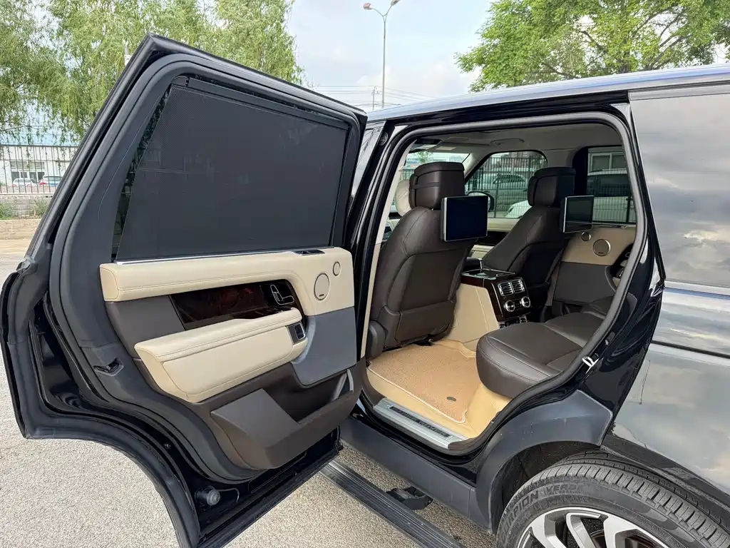 Range Rover 2022 3.0 L6 400PS Heritage Extended Classic Edition