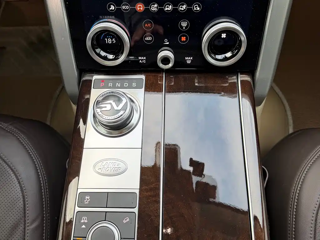 Range Rover 2022 3.0 L6 400PS Heritage Extended Classic Edition