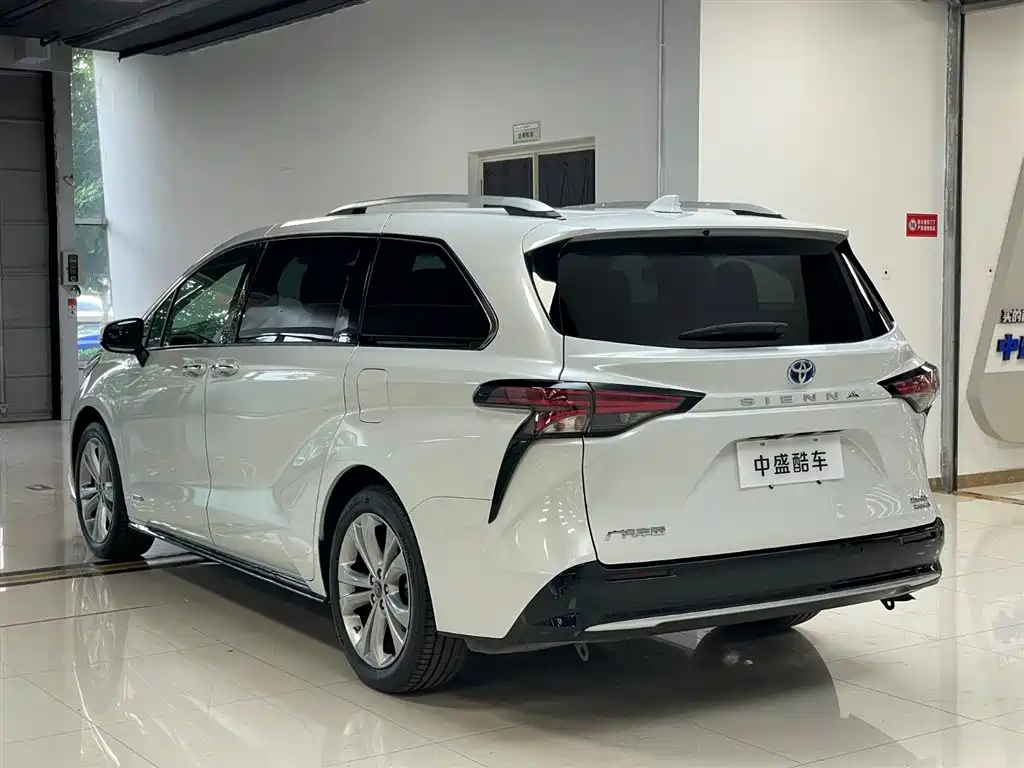 Toyota Sienna 2023 2.5L Hybrid Premium