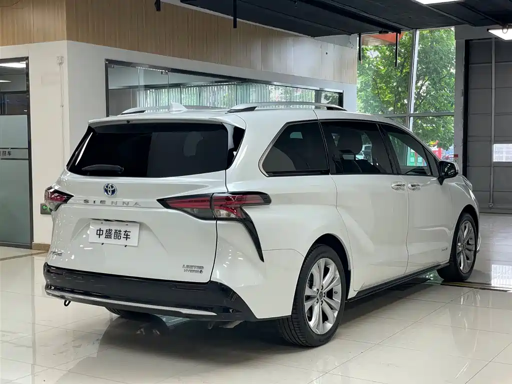 Toyota Sienna 2023 2.5L Hybrid Premium