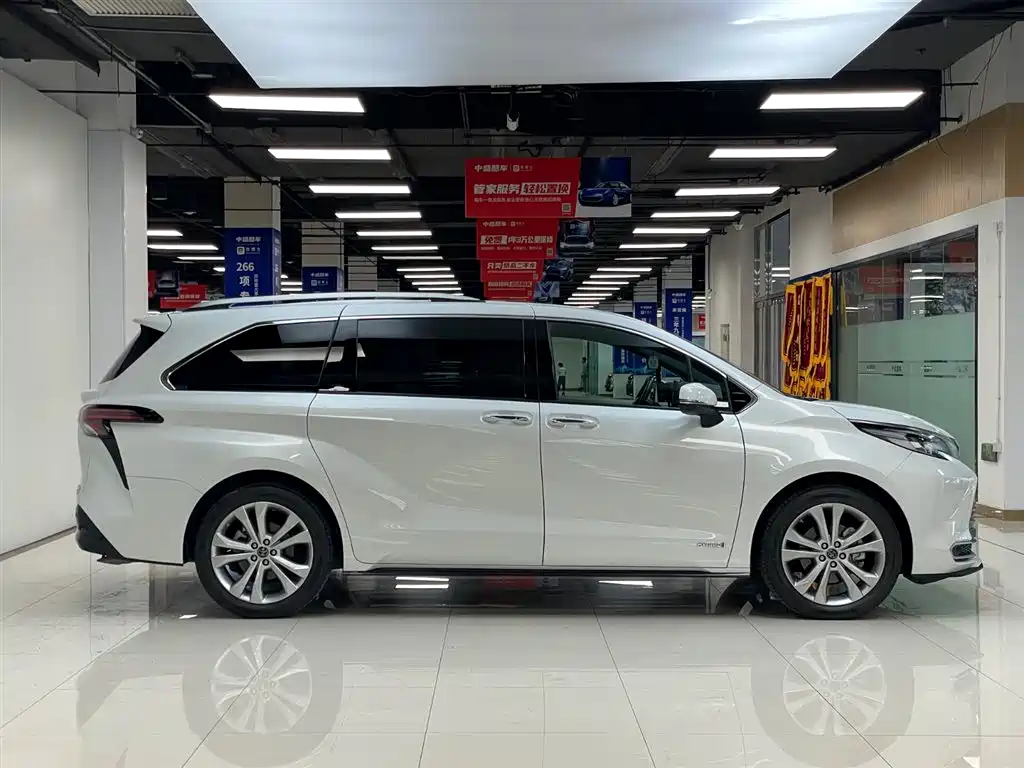Toyota Sienna 2023 2.5L Hybrid Premium