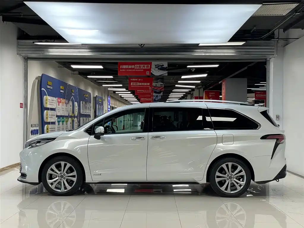 Toyota Sienna 2023 2.5L Hybrid Premium