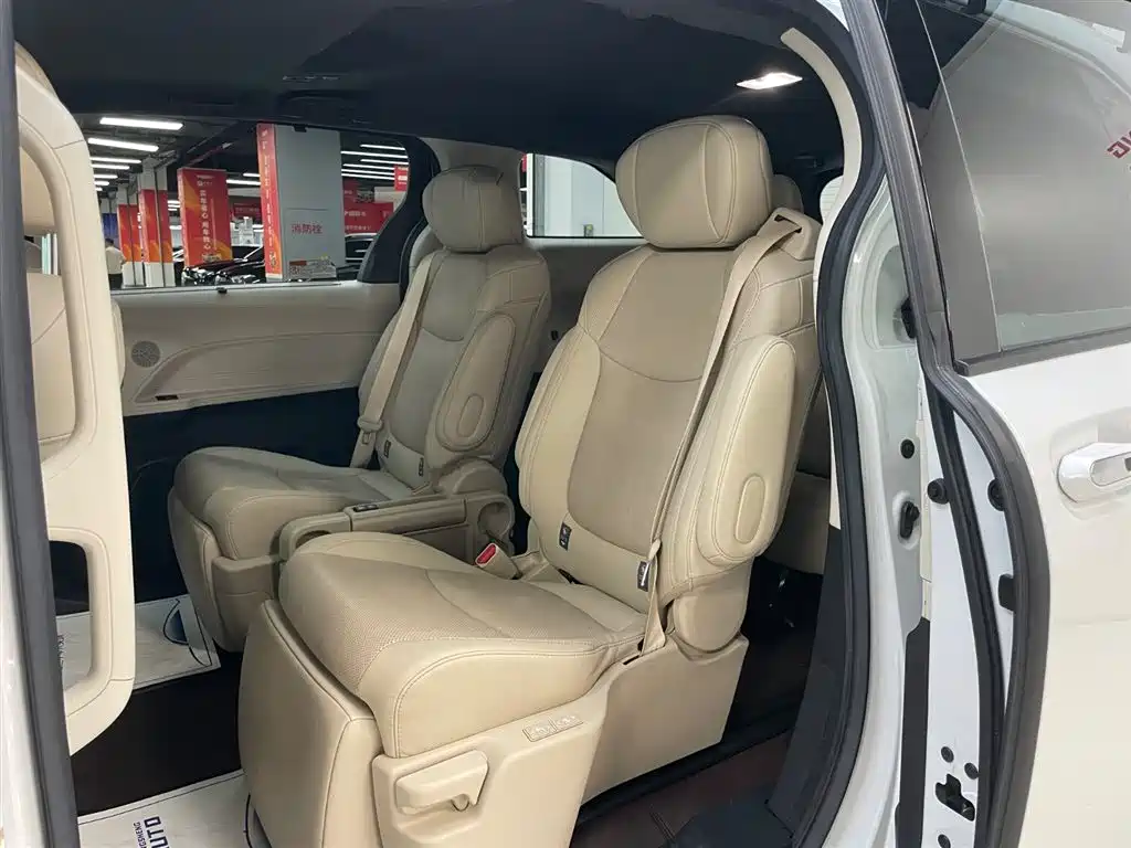Toyota Sienna 2023 2.5L Hybrid Premium