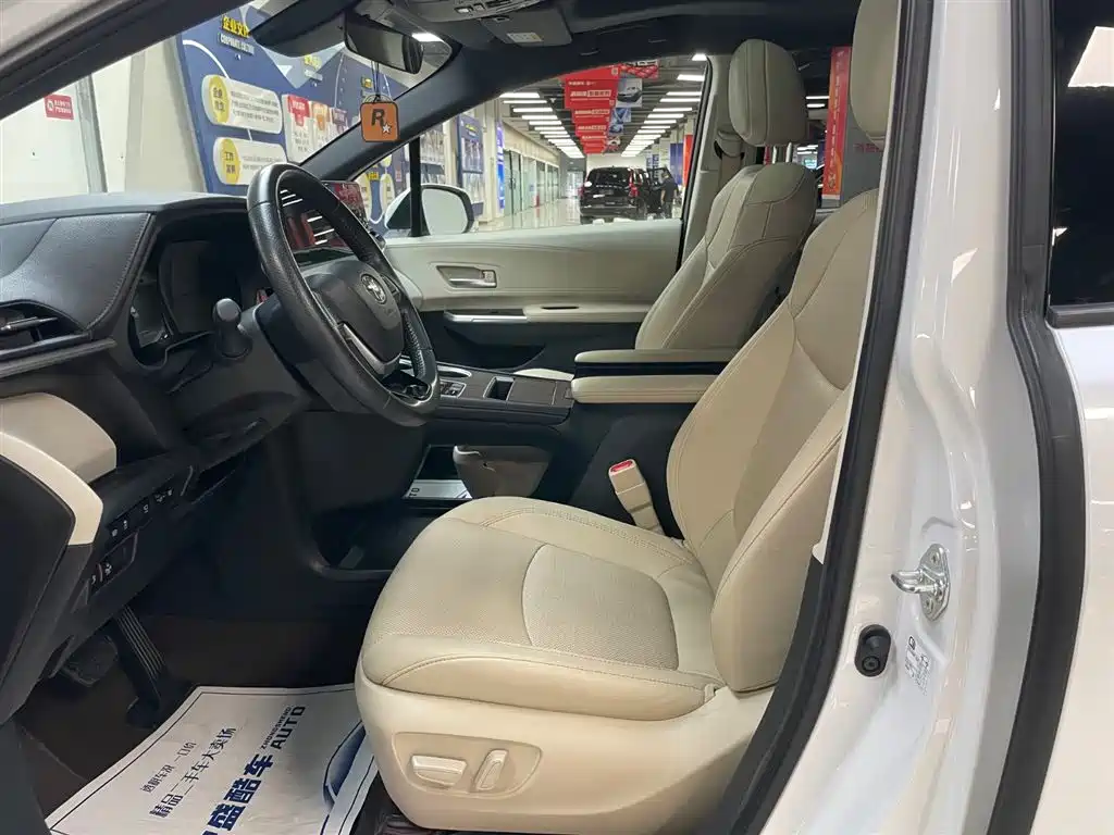 Toyota Sienna 2023 2.5L Hybrid Premium
