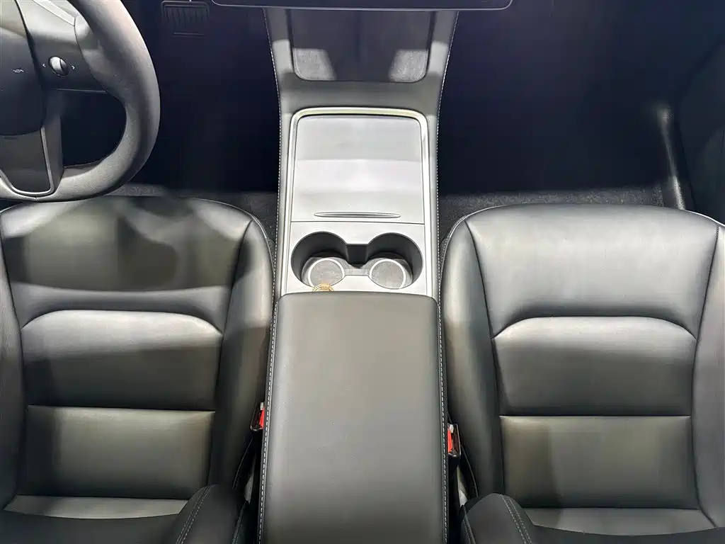 Tesla Model Y Long Range All-Wheel Drive