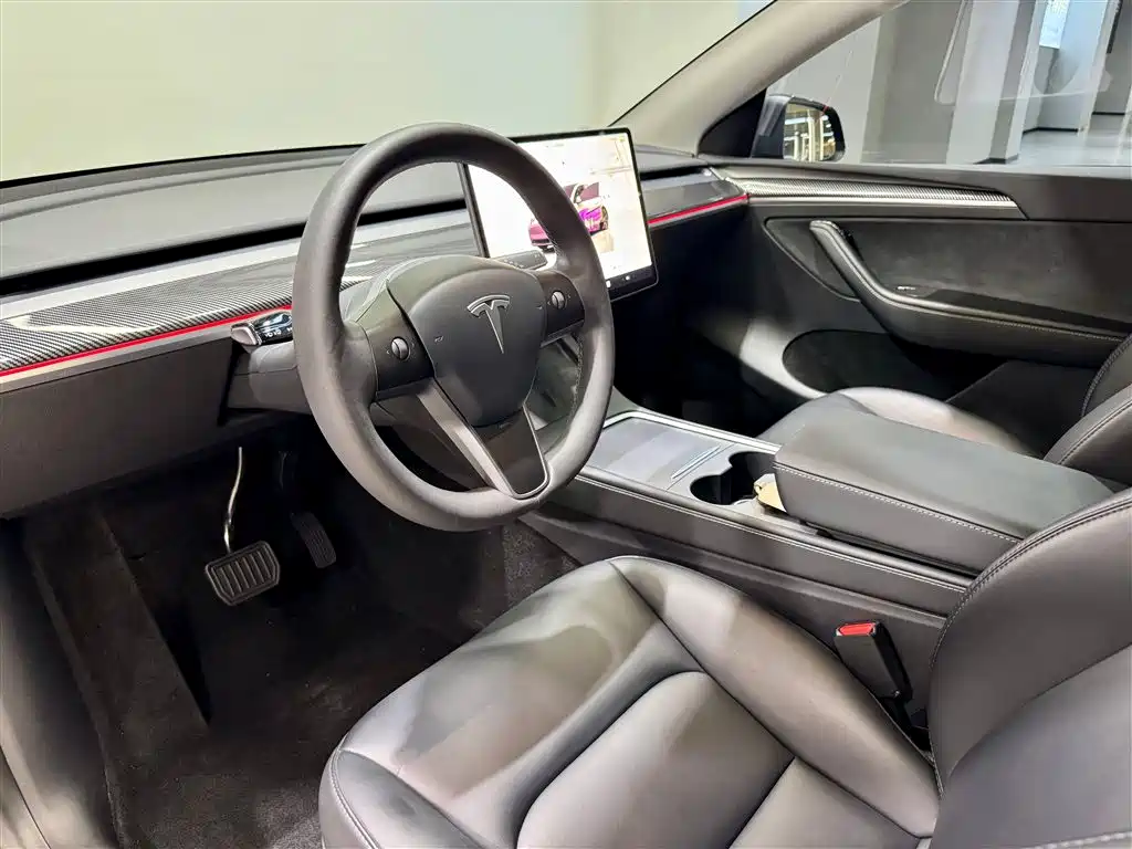 Tesla Model Y Long Range All-Wheel Drive