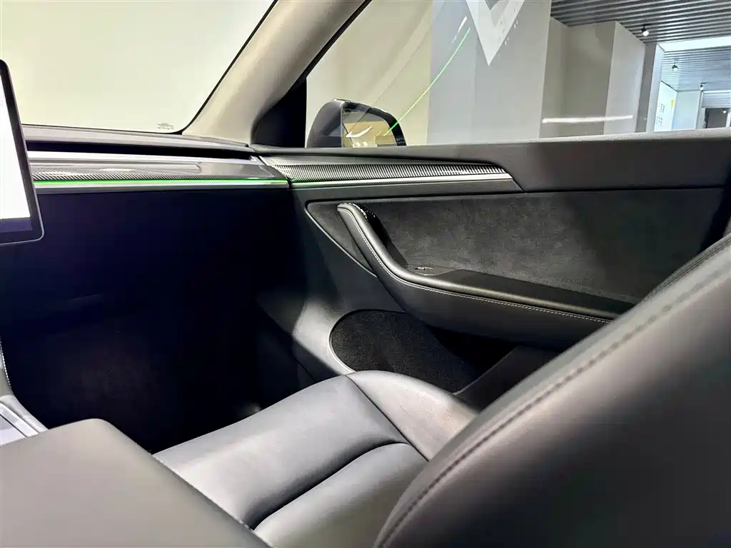 Tesla Model Y Long Range All-Wheel Drive