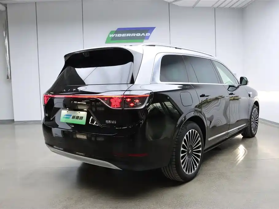 AITO M9 2025 EREV Ultra Edition 52kWh 6-Seater with 192-Line LiDAR