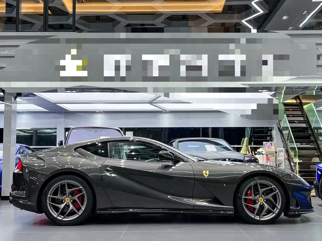 Ferrari 812 Superfast 2017 6.5L