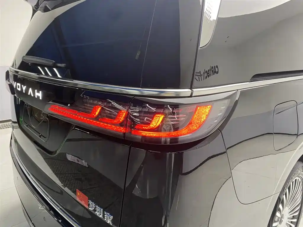 Voyah Dreamer 2025 PHEV AWD Premium Kunpeng Edition