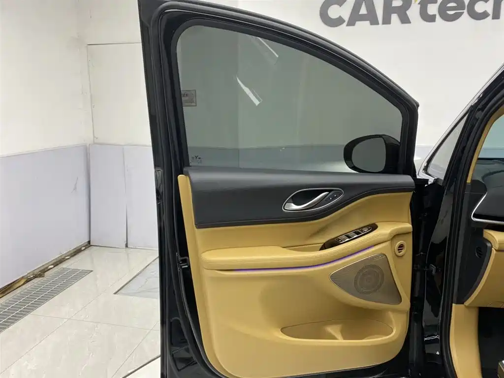 Voyah Dreamer 2025 PHEV AWD Premium Kunpeng Edition