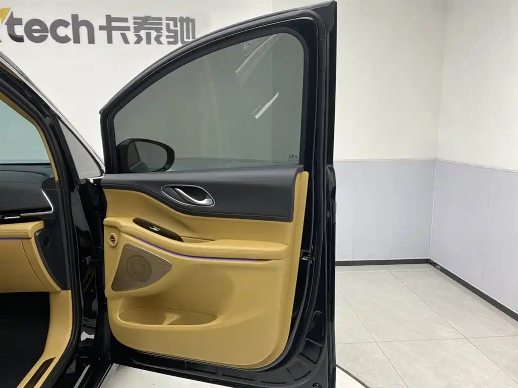 Voyah Dreamer 2025 PHEV AWD Premium Kunpeng Edition