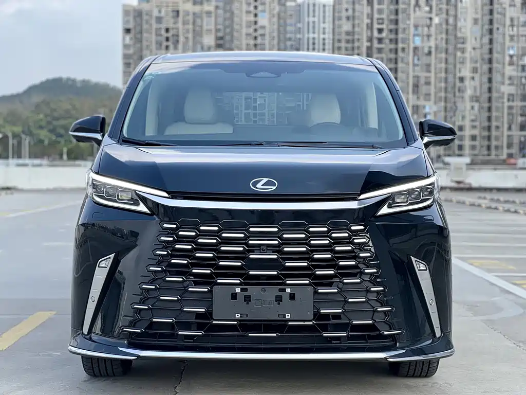 Lexus LM 2025 500h Six-Seater Executive