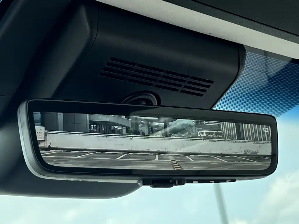Lexus LM 2025 500h Six-Seater Executive