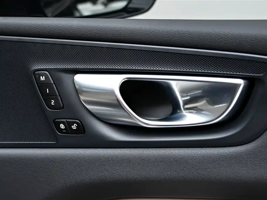 Volvo XC60 2026 B5 AWD Inscription